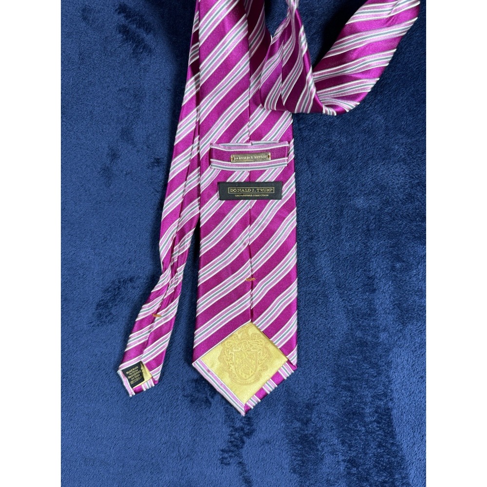 DONALD J TRUMP NECKTIE SIGNATURE COLLECTION Pink White Diagonal‎ Stripe Tie